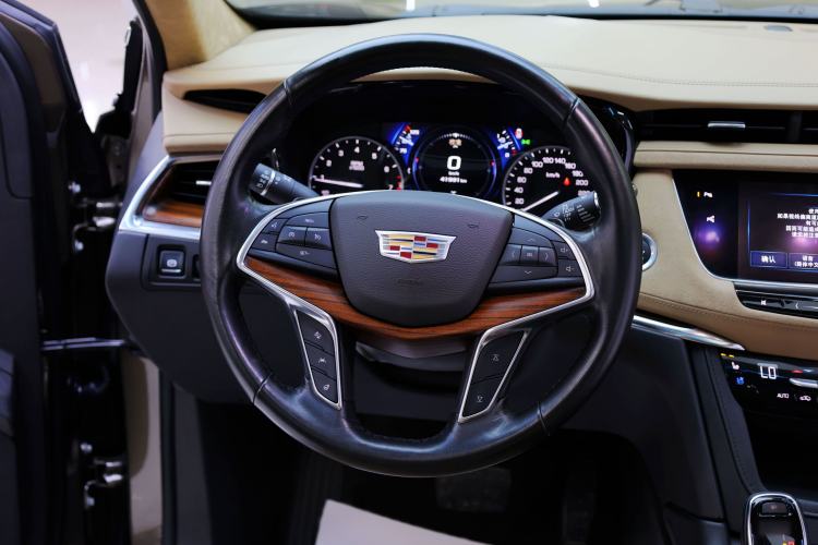 Used Cadillac XT5 2016 28T 4x4 Platinum Edition Steering Wheel