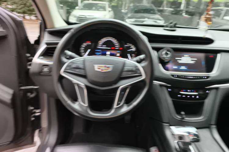 Used Cadillac XT5 2016 28T Four-Wheel Drive Luxury Model Steering Wheel