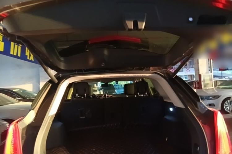 Used Cadillac XT5 2016 28T Four-Wheel Drive Luxury Model Trunk