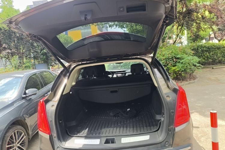 Used Cadillac XT5 2016 25T Luxury Model Trunk