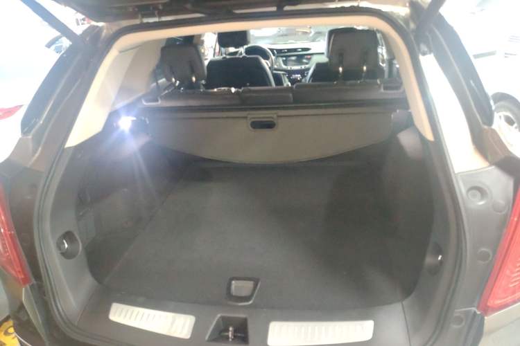 Used Cadillac XT5 2016 25T Luxury Model Trunk