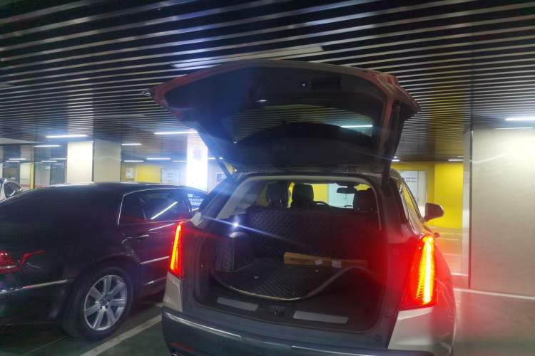 Used Cadillac XT5 2016 28T Four-Wheel Drive Luxury Model Trunk
