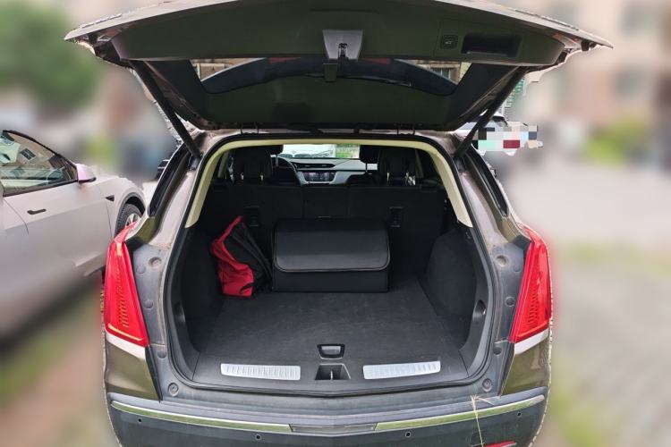 Used Cadillac XT5 2016 28T Four-Wheel Drive Tech Version Trunk