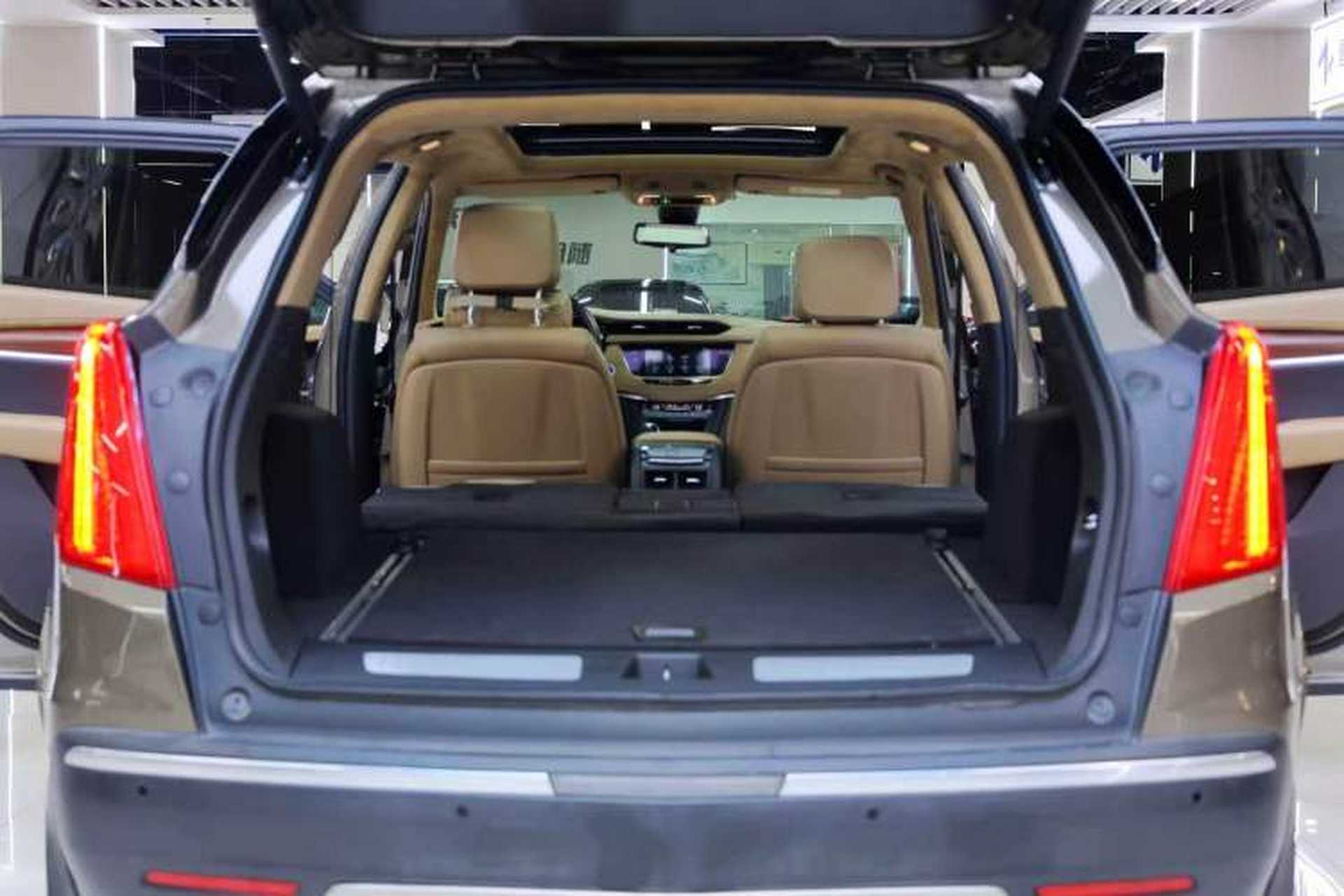 Used Cadillac XT5 2016 28T 4x4 Platinum Edition Trunk
