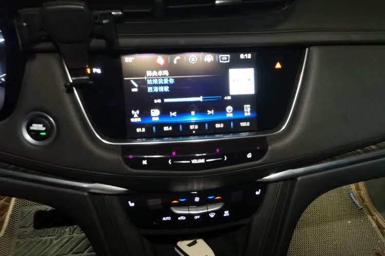 Used Cadillac XT5 2016 28T Four-Wheel Drive Luxury Model Audio And AC Panel