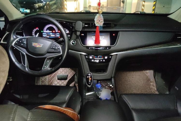 Used Cadillac XT5 2016 25T Luxury Model Center Console