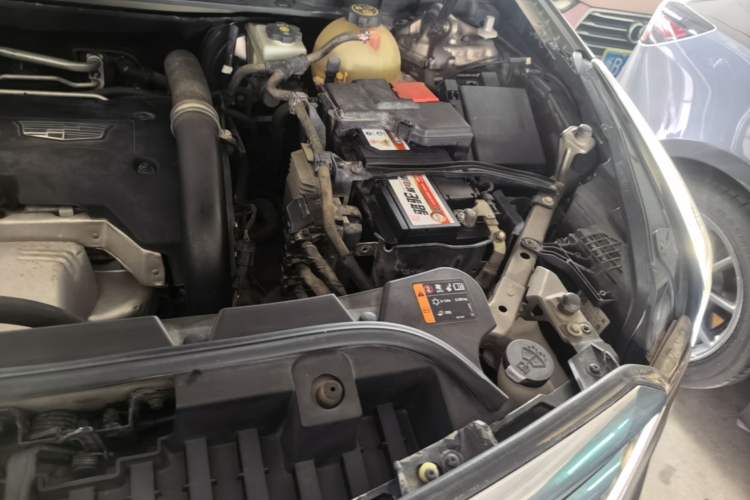 Used Cadillac XT5 2016 28T Four-Wheel Drive Luxury Model Engine Bay Left