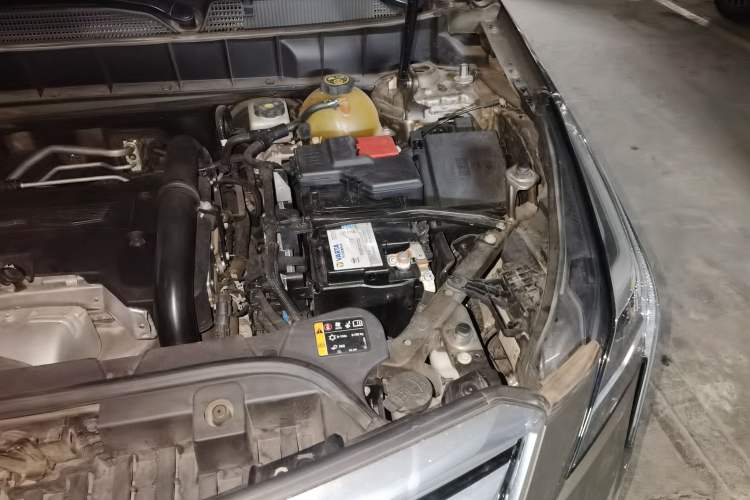 Used Cadillac XT5 2016 28T Four-Wheel Drive Luxury Model Engine Bay Left