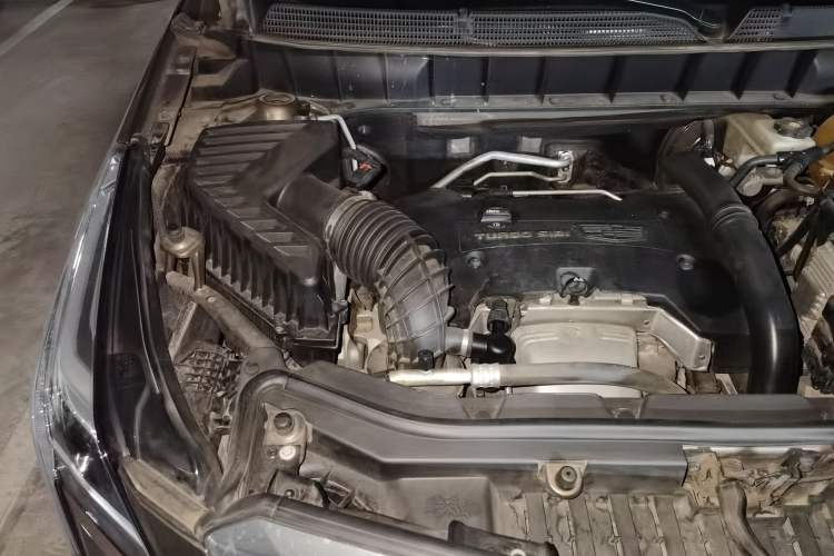 Used Cadillac XT5 2016 28T Four-Wheel Drive Luxury Model Engine Bay Right