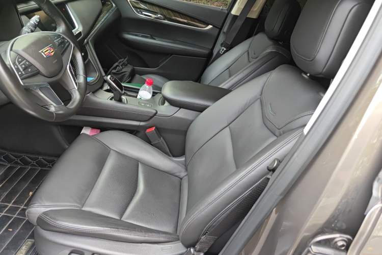 Used Cadillac XT5 2016 25T Luxury Model Left Front Seat
