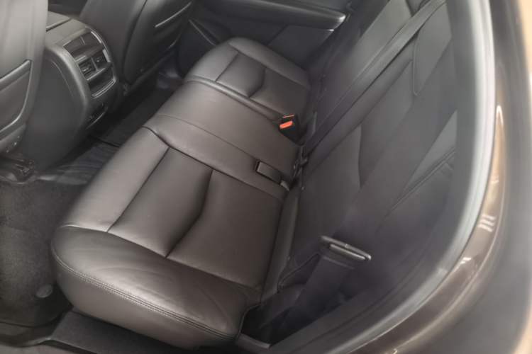 Used Cadillac XT5 2016 28T Four-Wheel Drive Luxury Model Left Rear Seat