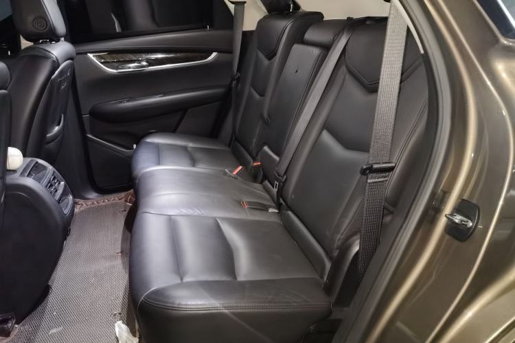 Used Cadillac XT5 2016 28T Four-Wheel Drive Luxury Model Left Rear Seat