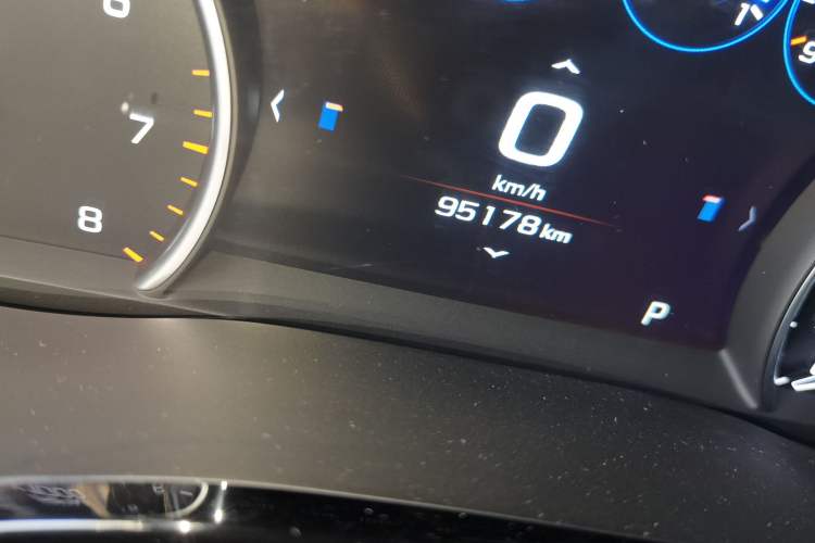 Used Cadillac XT5 2016 28T Four-Wheel-Drive Leading Model Odometer Close Up