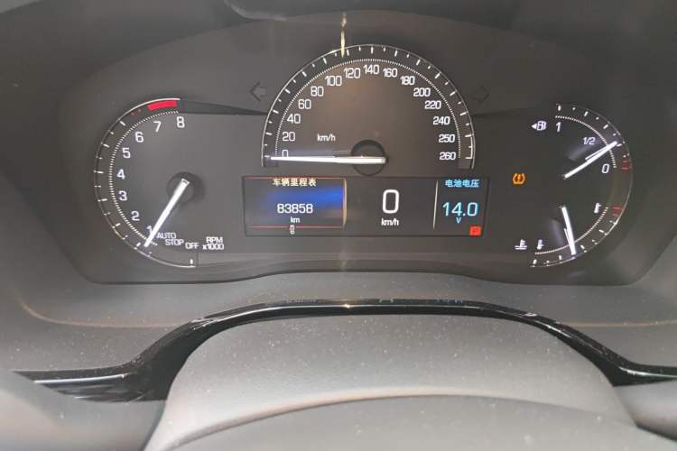 Used Cadillac XT5 2016 25T Luxury Model Odometer Close Up