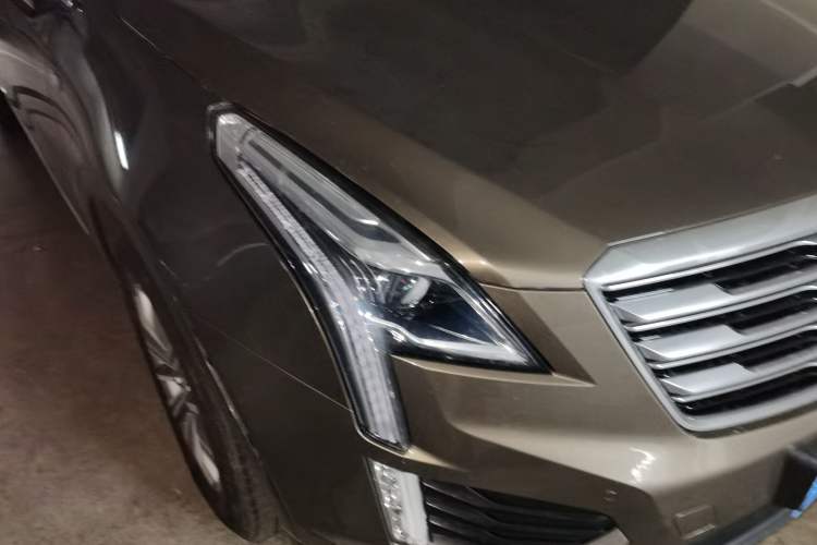 Used Cadillac XT5 2016 28T Four-Wheel Drive Luxury Model Right Front Headlight