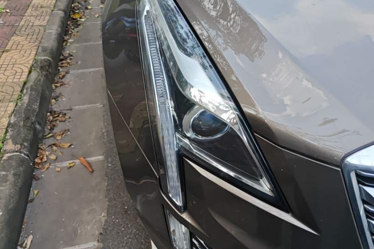 Used Cadillac XT5 2016 25T Luxury Model Right Front Headlight