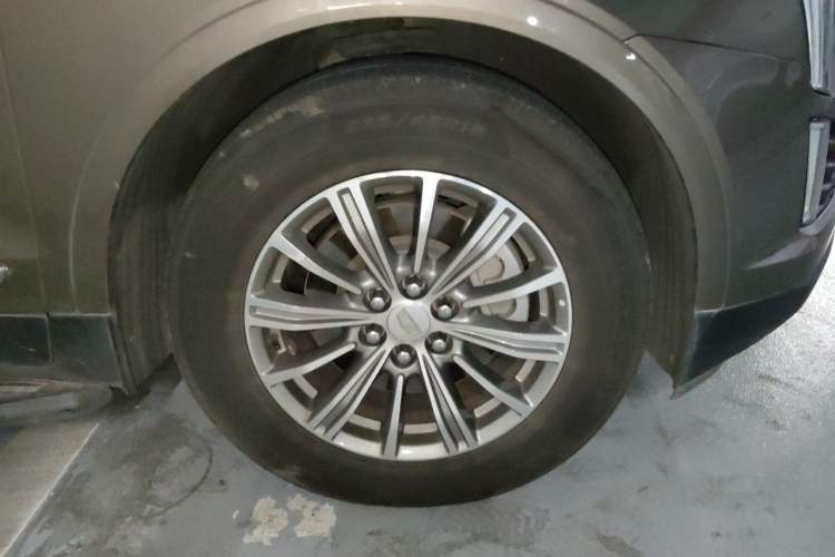 Used Cadillac XT5 2016 25T Luxury Model Right Front Wheel Hub