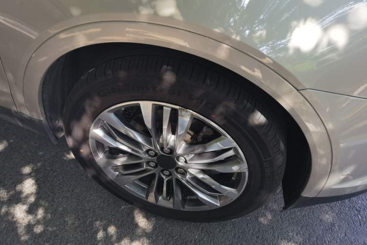 Used Cadillac XT5 2016 28T Four-Wheel-Drive Leading Model Right Front Wheel Hub
