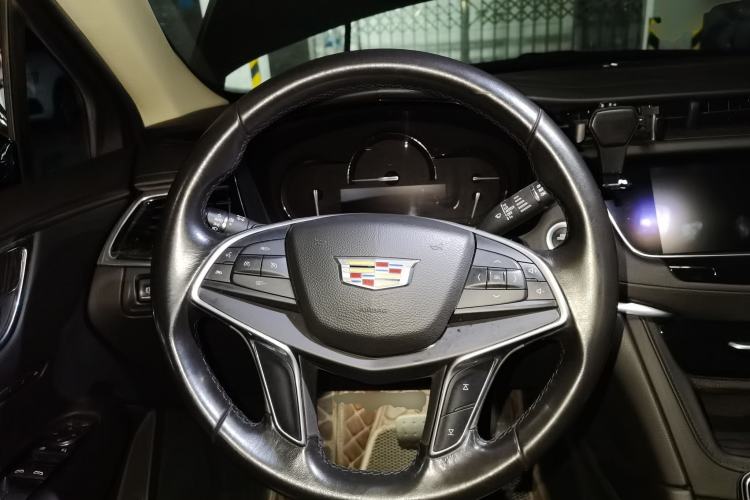 Used Cadillac XT5 2016 28T Four-Wheel Drive Luxury Model Steering Wheel