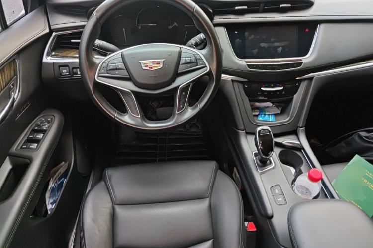 Used Cadillac XT5 2016 25T Luxury Model Steering Wheel
