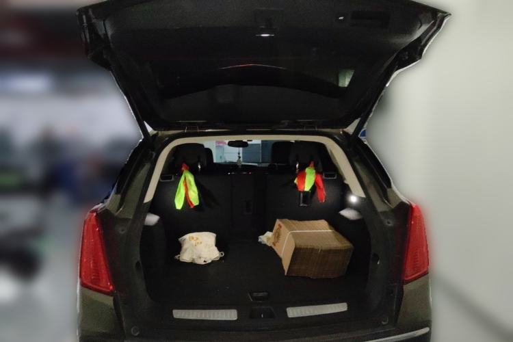 Used Cadillac XT5 2016 25T Luxury Model Trunk