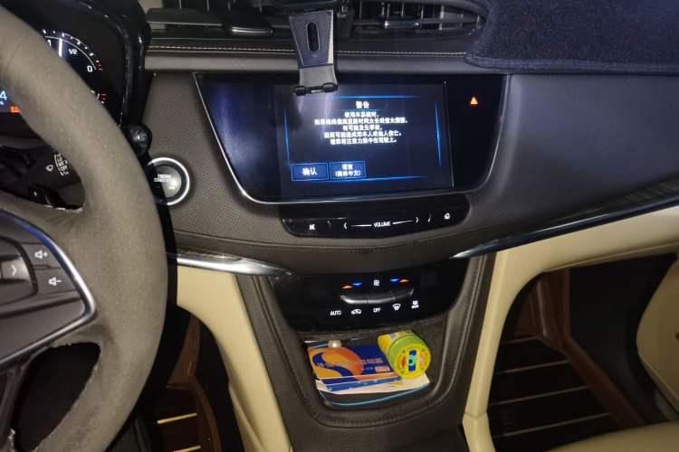 Used Cadillac XT5 2016 25T Tech Edition Audio And AC Panel