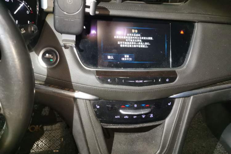 Used Cadillac XT5 2016 25T Luxury Model Audio And AC Panel