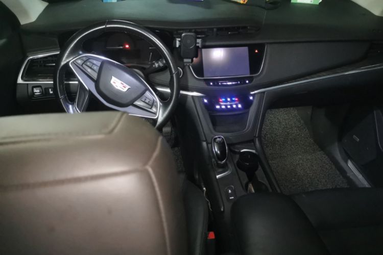 Used Cadillac XT5 2016 25T Luxury Model Center Console