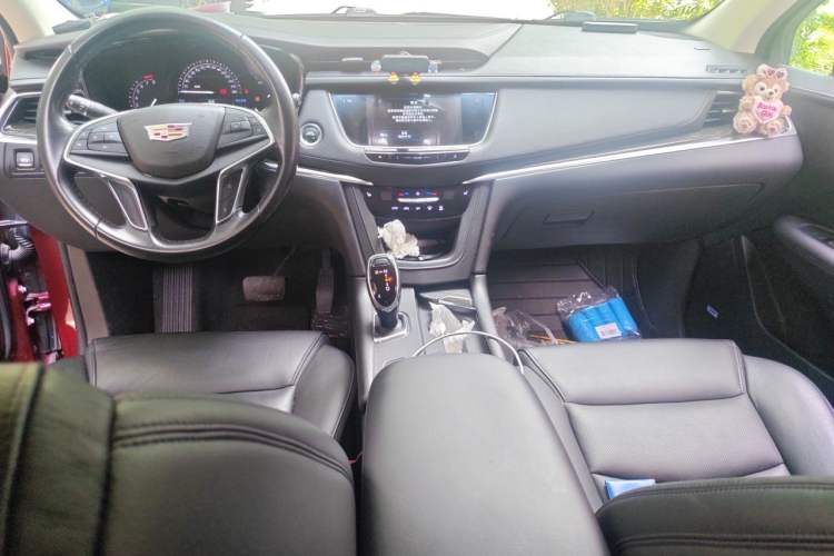 Used Cadillac XT5 2016 25T Luxury Model Center Console