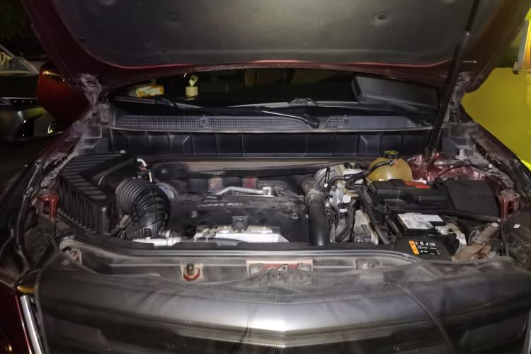 Used Cadillac XT5 2016 25T Tech Edition Engine Bay