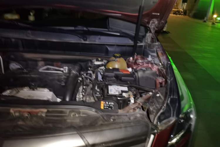 Used Cadillac XT5 2016 25T Tech Edition Engine Bay Left