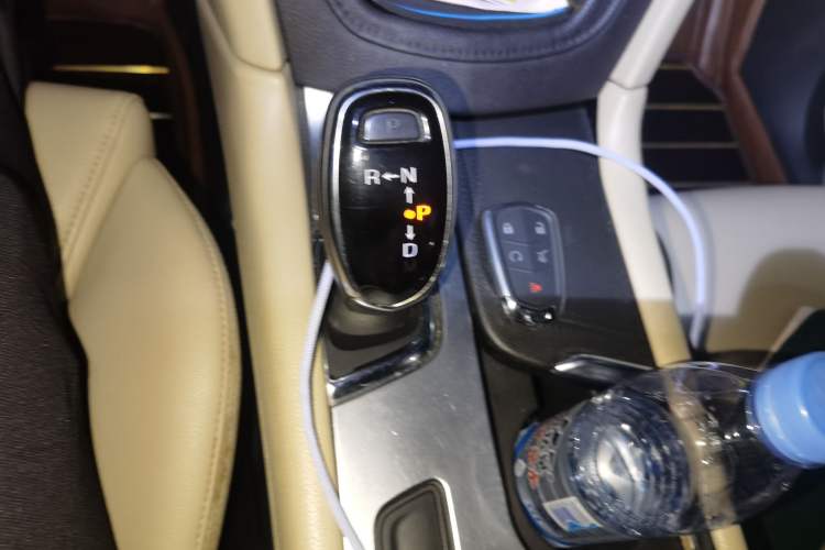 Used Cadillac XT5 2016 25T Tech Edition Gear Lever