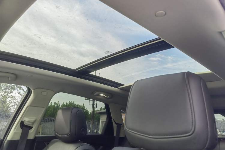 Used Cadillac XT5 2016 25T Luxury Model Headliner