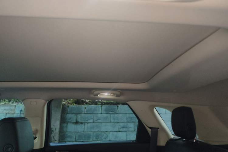 Used Cadillac XT5 2016 28T Four-Wheel Drive Luxury Model Headliner