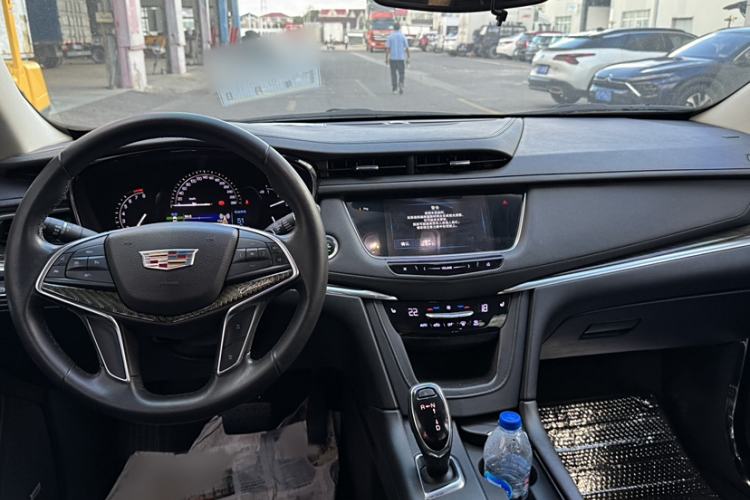 Used Cadillac XT5 2016 25T Luxury Model Interior 2
