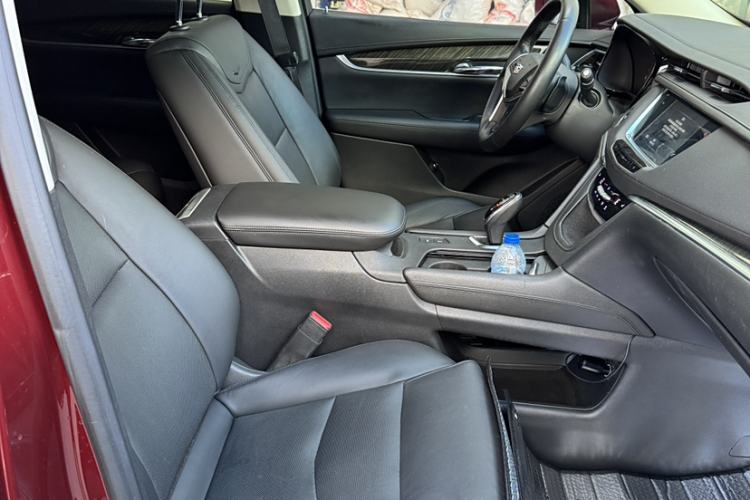 Used Cadillac XT5 2016 25T Luxury Model Interior 4