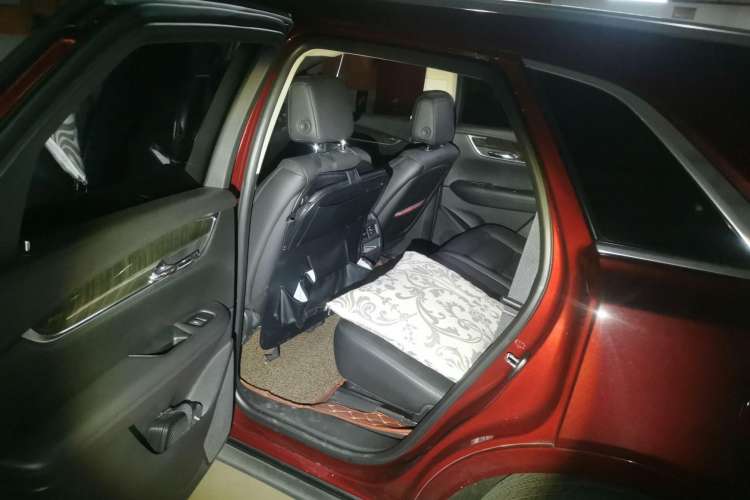 Used Cadillac XT5 2016 28T Four-Wheel Drive Luxury Model Left Rear Seat