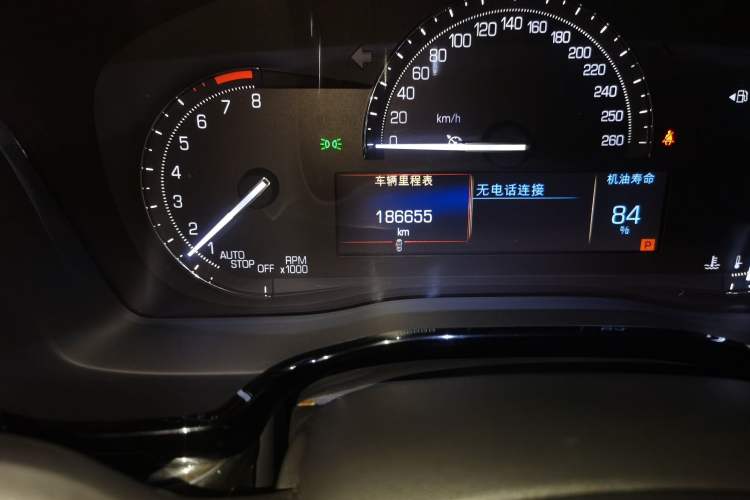 Used Cadillac XT5 2016 25T Tech Edition Odometer Close Up