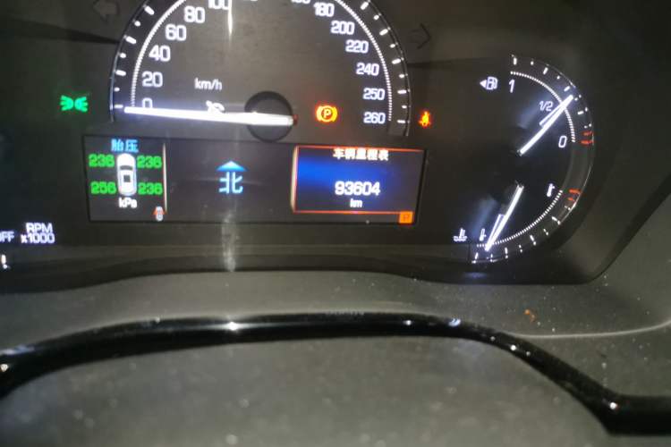 Used Cadillac XT5 2016 25T Luxury Model Odometer Close Up