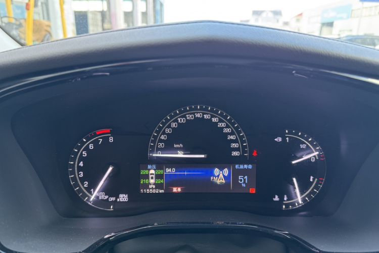 Used Cadillac XT5 2016 25T Luxury Model Odometer Close Up