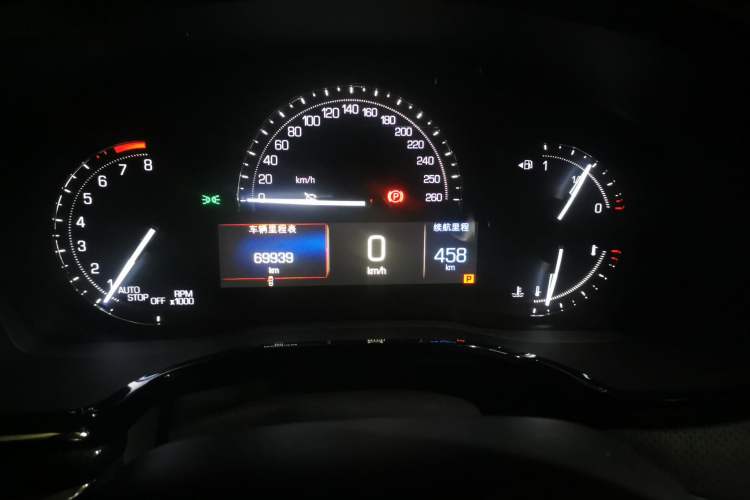 Used Cadillac XT5 2016 28T Four-Wheel Drive Luxury Model Odometer Close Up
