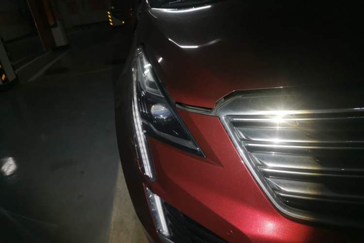 Used Cadillac XT5 2016 28T Four-Wheel Drive Luxury Model Right Front Headlight