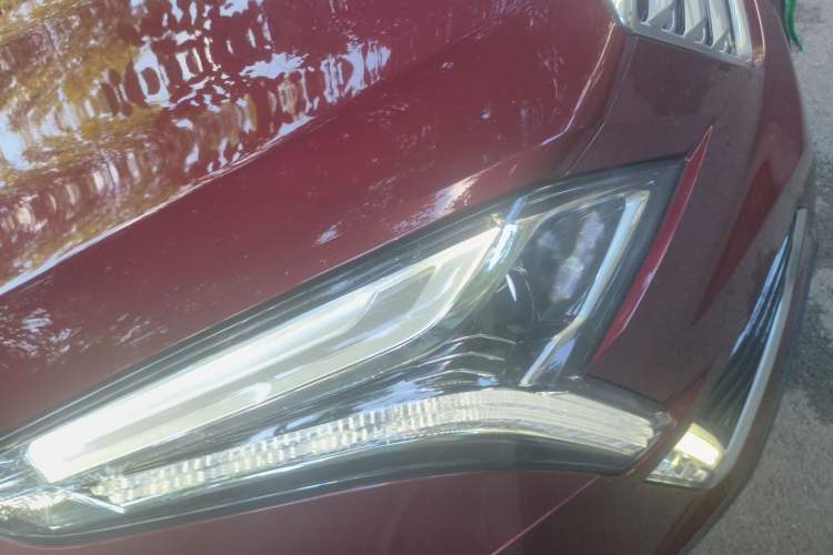 Used Cadillac XT5 2016 28T Four-Wheel Drive Luxury Model Right Front Headlight