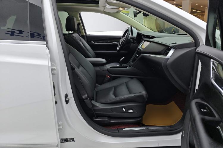 Used Cadillac XT5 2016 25T Luxury Model Right Front Seat