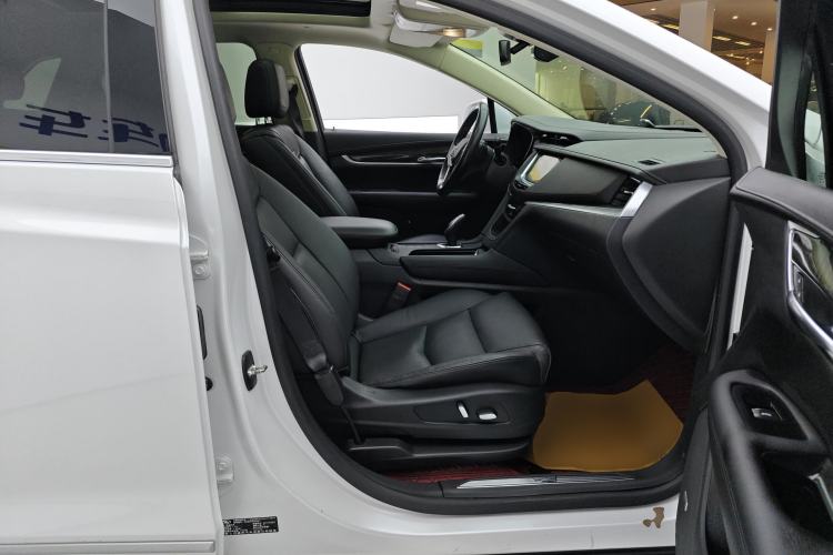 Used Cadillac XT5 2016 25T Luxury Model Right Front Seat