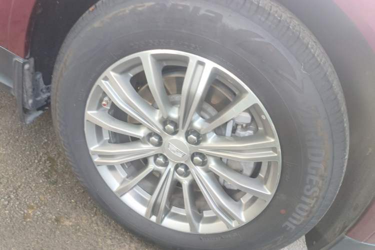 Used Cadillac XT5 2016 28T Four-Wheel Drive Luxury Model Right Front Wheel Hub