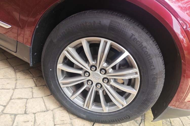 Used Cadillac XT5 2016 25T Luxury Model Right Front Wheel Hub