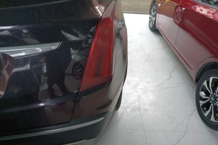 Used Cadillac XT5 2016 28T Four-Wheel Drive Luxury Model Right Rear Taillight
