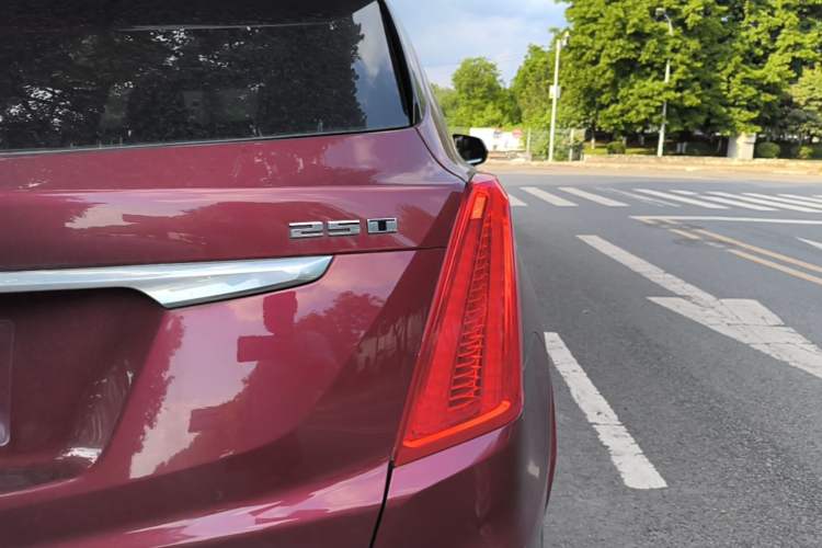 Used Cadillac XT5 2016 25T Luxury Model Right Rear Taillight