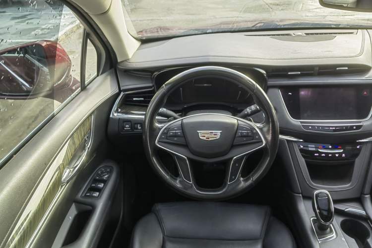 Used Cadillac XT5 2016 25T Luxury Model Steering Wheel